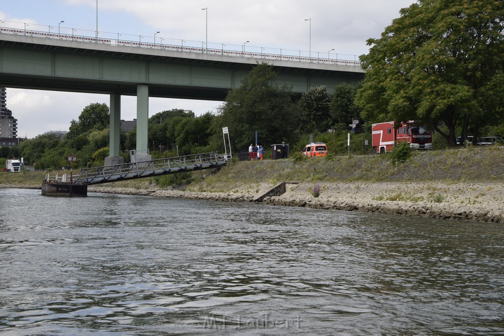 Uebung BF Taucher und Presse Koeln Zoobruecke Rhein P105.JPG - Miklos Laubert